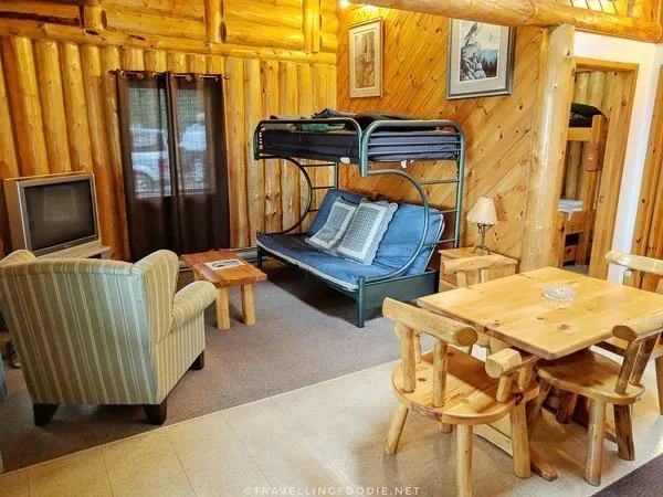 Cottage Log Suite living room