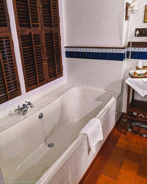 Bathtub at Sea Facing Room in Brunton Boatyard