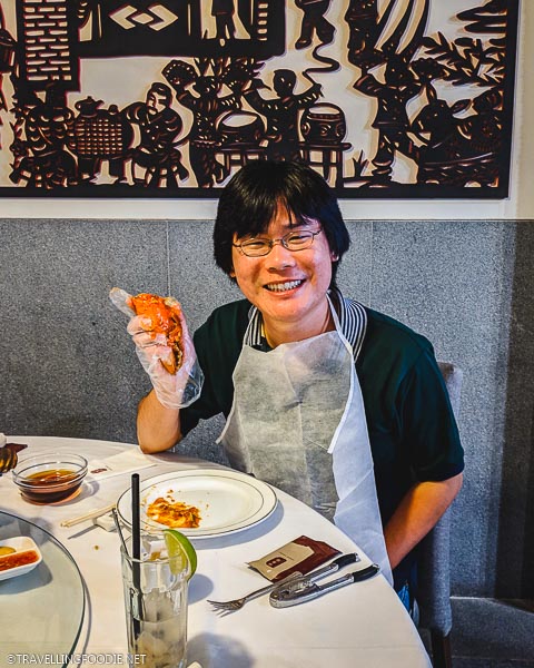Travelling Foodie Raymond Cua eating Chilli Crab with Bib at Spring Court in Singapore