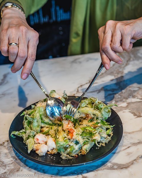 Dissecting Shrimp and Spring Onion Kakiage at Wonderbowl by Nagi