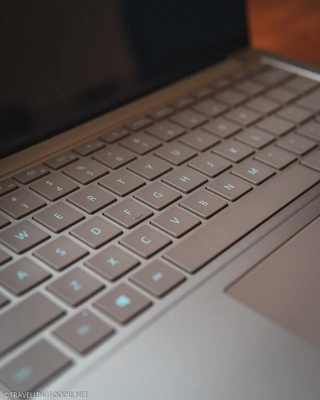 Close-up Microsoft Surface Laptop 3 Sandstone Keyboard