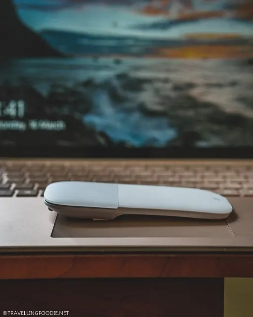 Microsoft Arc Mouse Lay Flat on Surface Laptop 3