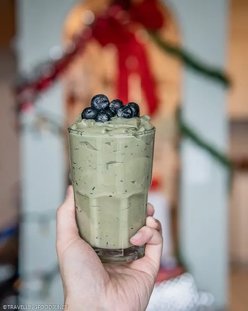 Avocado Smoothie {With Blueberries} –