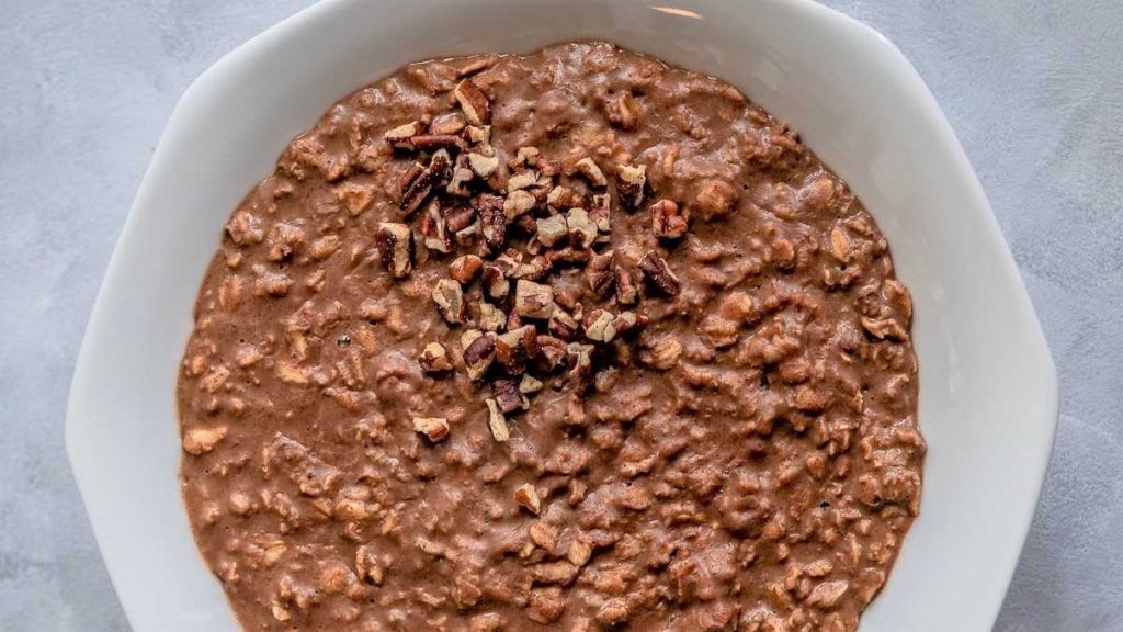 Oatmeal Breakfast with Cocoa and Pecans