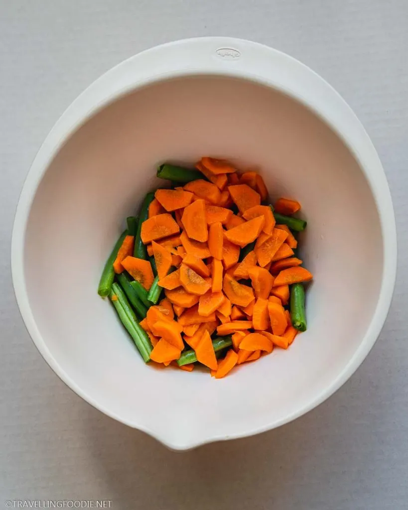 Green Beans and carrots on a bowl