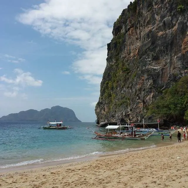 Helicopter Island on shore in El Nido, Palawan