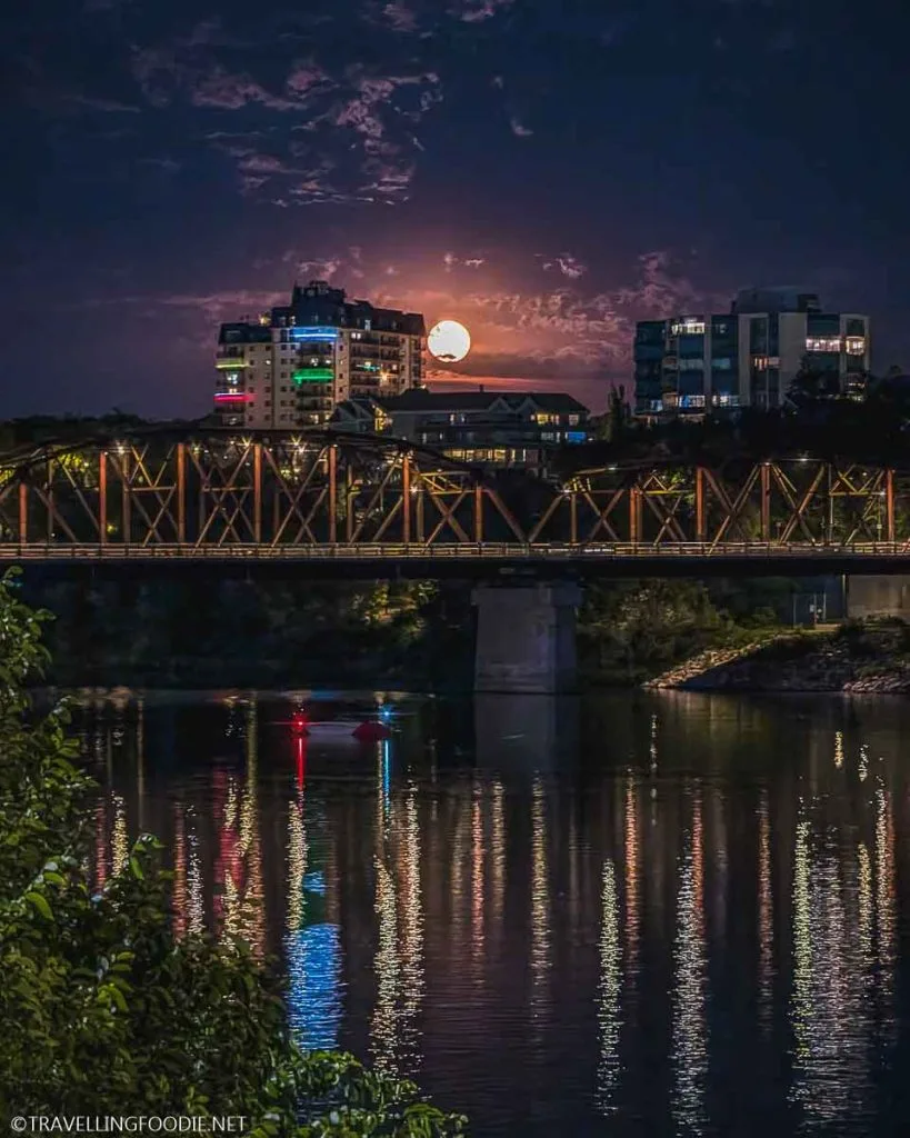 Harvest Moon in Stoon, Saskatoon