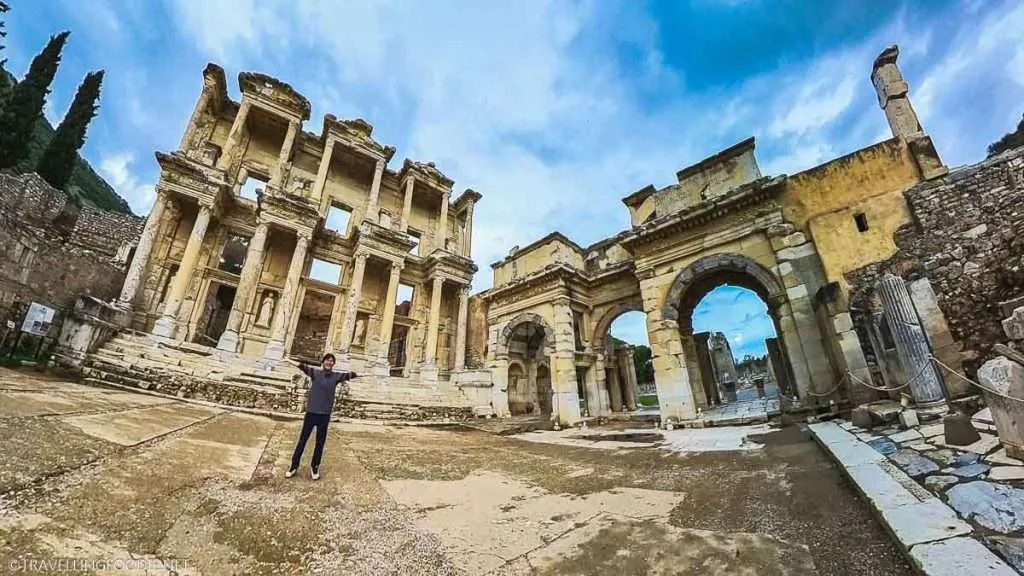 Travelling Foodie Raymond Cua posing with full Library of Celsus in Ephesus Archeological Centre in Selcuk, Turkiye