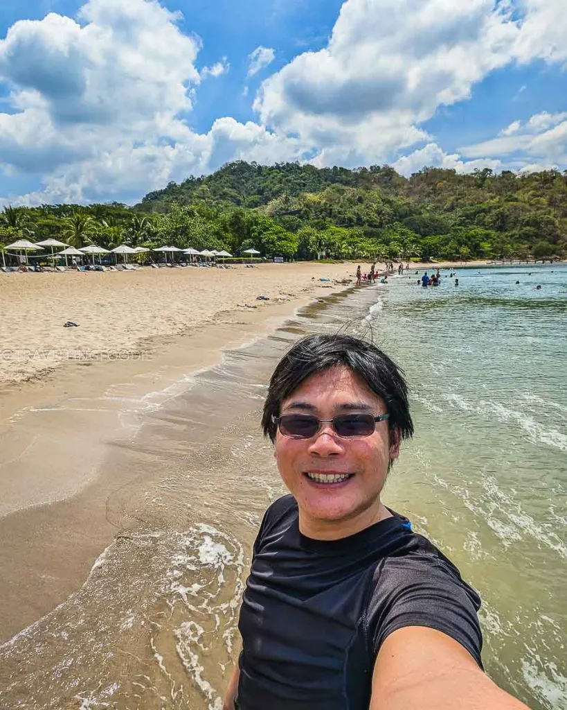 Travelling Foodie Raymond Cua enjoying Pico Beach during the day