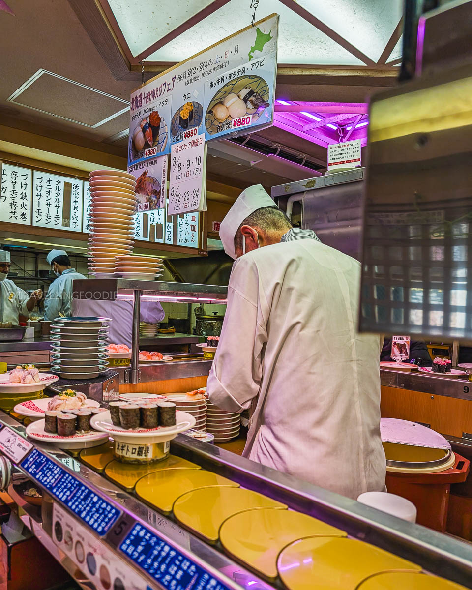 Sushi Chef at the conveyer belt at Tenka Zushi - Ikebukuro