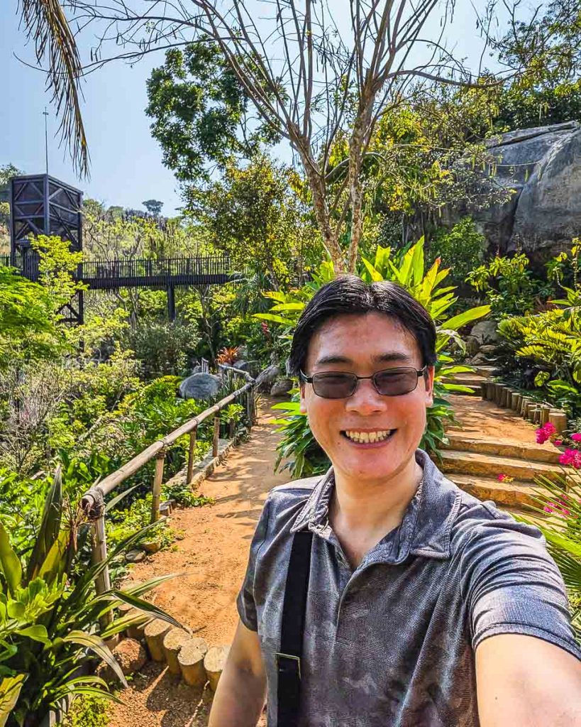 Travelling Foodie Raymond Cua taking a selfie at the Acapulco Botanical Garden, showing the wooden bridge and nature pathways.