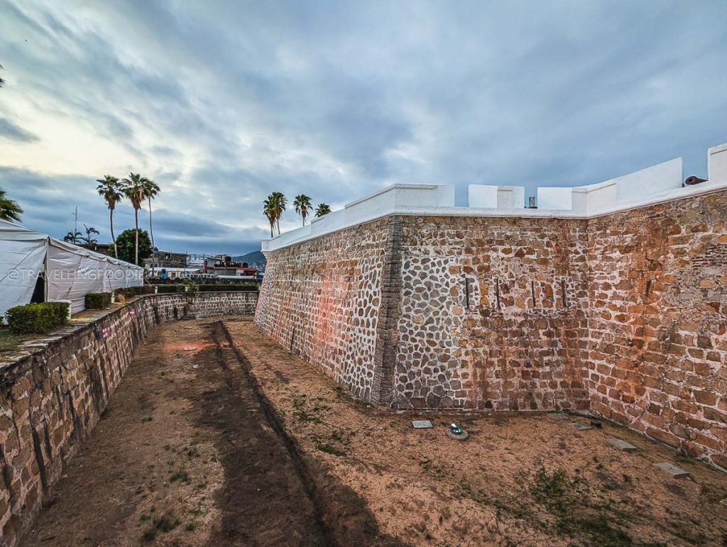 Exterior stone walls of the historic Fort San Diego, a must-visit star-shaped fortress in Old Acapulco.