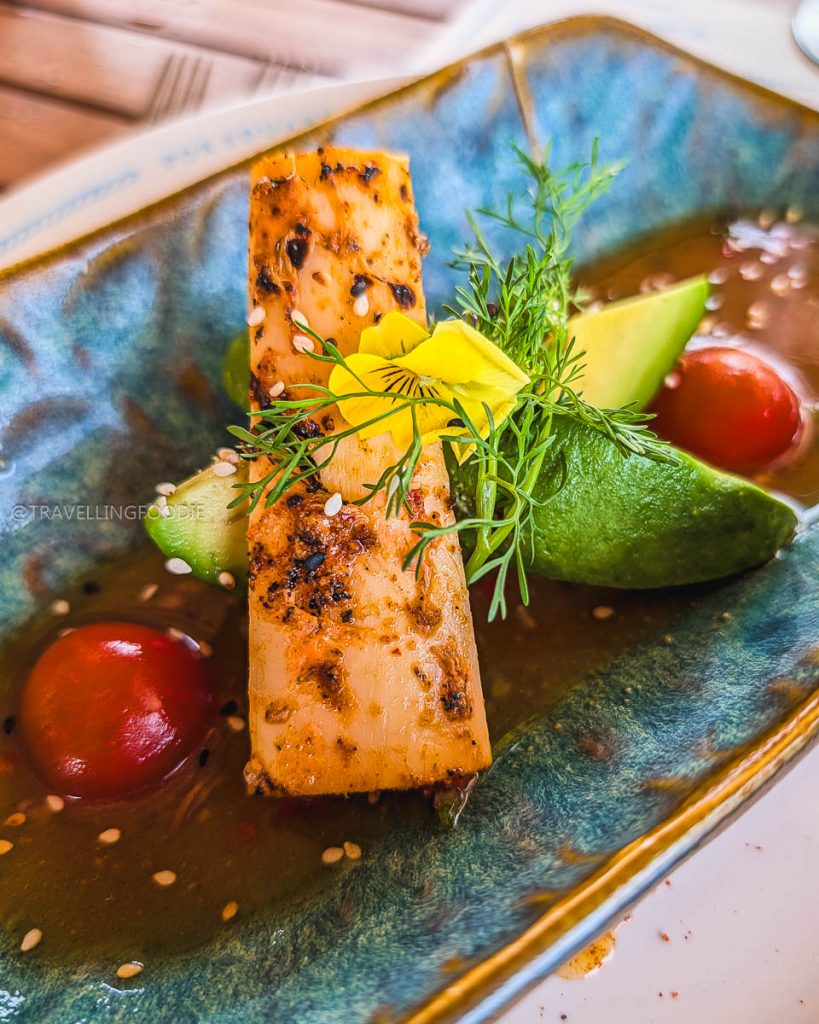 Aguacate con palmito tatemado, an elevated avocado and roasted heart of palm dish at Punta Sirena in Acapulco.