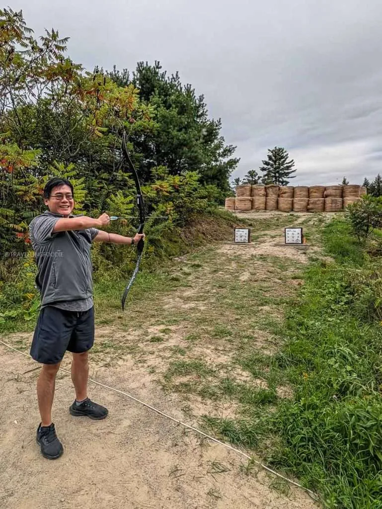 Travelling Foodie Raymond Cua trying archery for the first time at Le Baluchon eco-resort on my Lanaudiere-Mauricie road trip